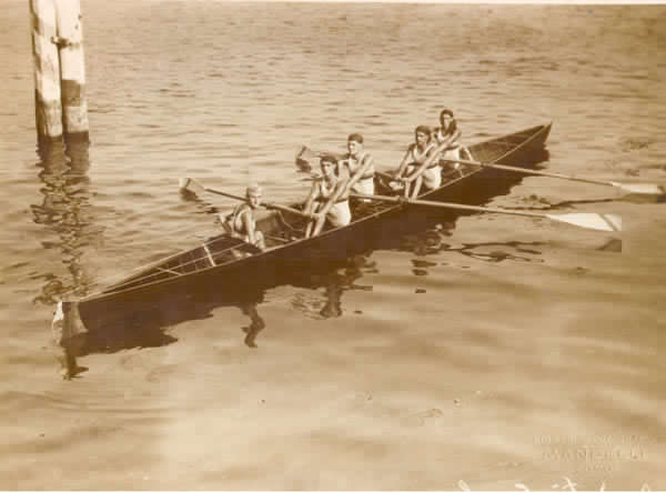 Canoisti. Allenamento sul lago